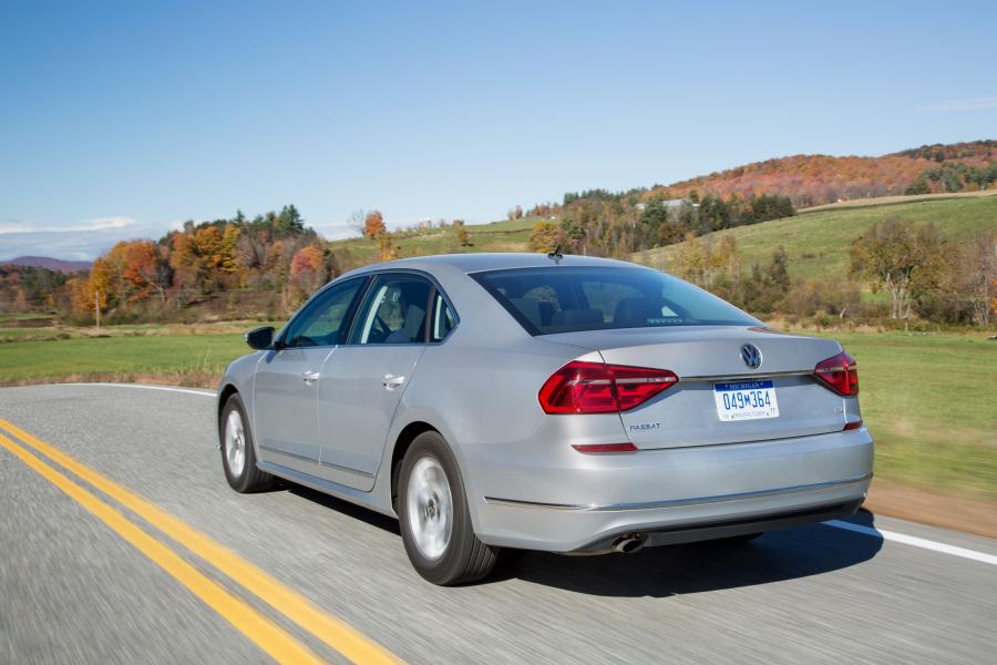  Volkswagen Passat TSI 2016 года  (фото 14 из 33)